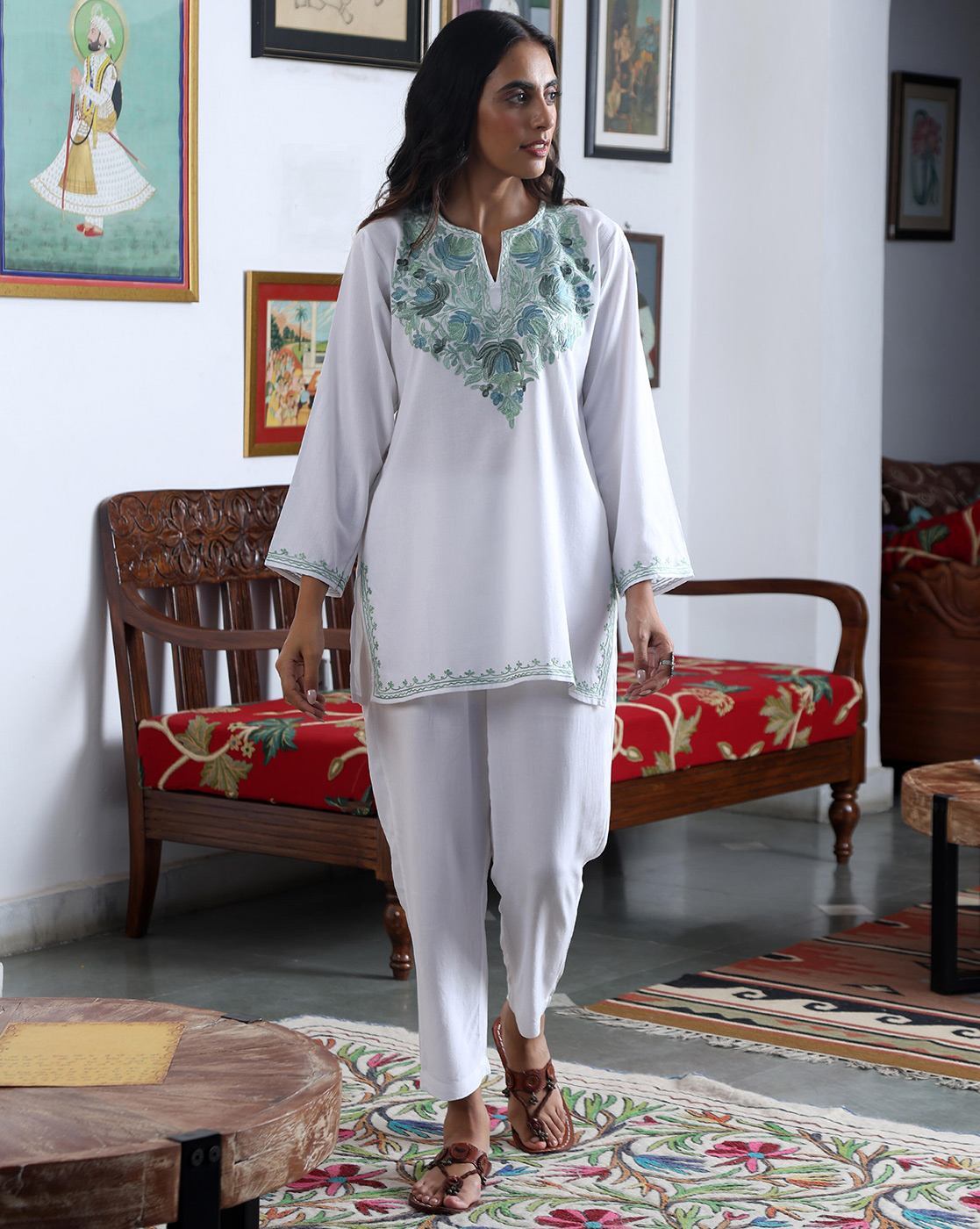 Saanchi White Cotton Embroidered Short Kurta