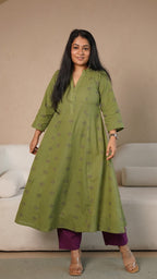 Yuzaa Hand Woven Kali Cotton Kurta - Cardamom Green